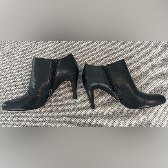 Vince Camuto Black Ankle Boots with Side-Zip and Stacked Heel - Picture 15 of 16